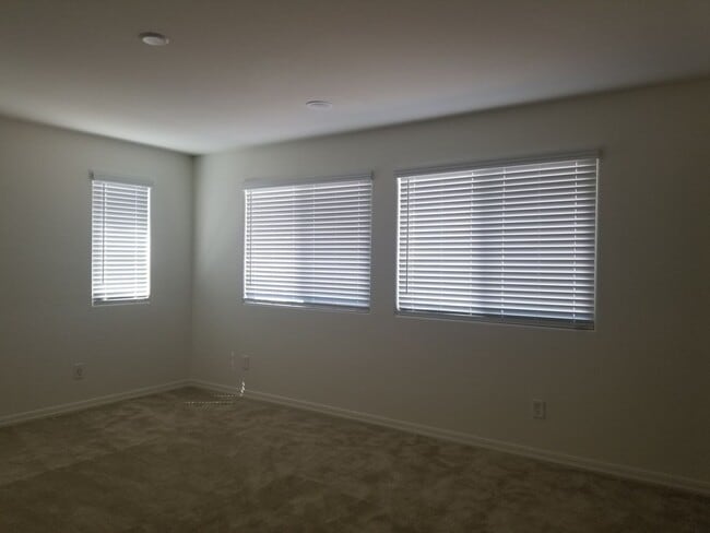 Building Photo - Great Home in Gated Community