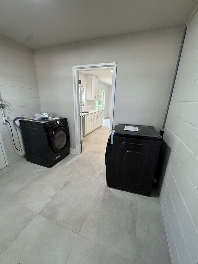 Building Photo - 3 Bedroom , 2 Bath in Orlando!
