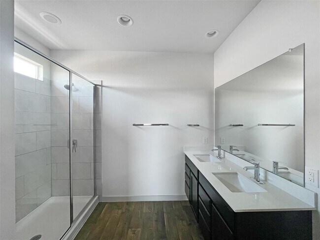 Building Photo - 4609 Tully Dr