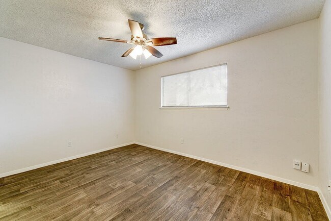 Building Photo - 10505 Little Pebble Dr