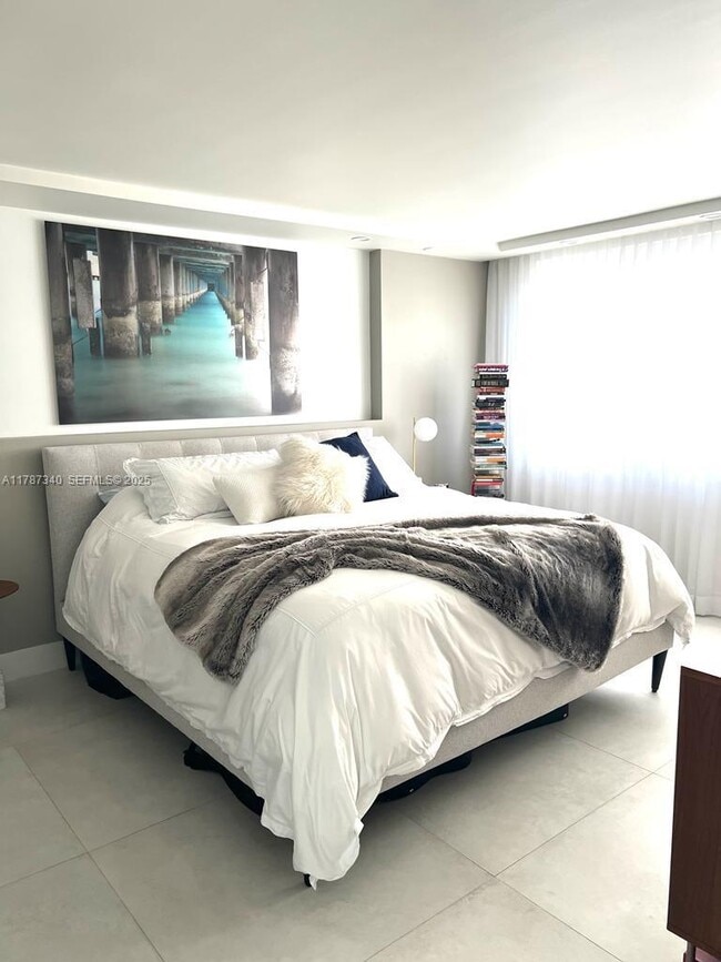 Building Photo - 6917 Collins Ave