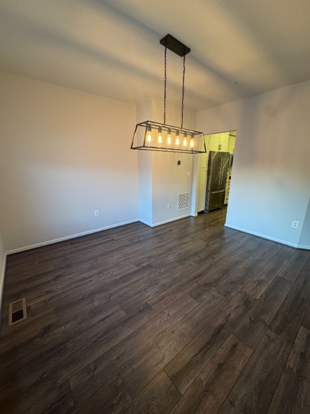 Building Photo - 16108 Coolidge Ave