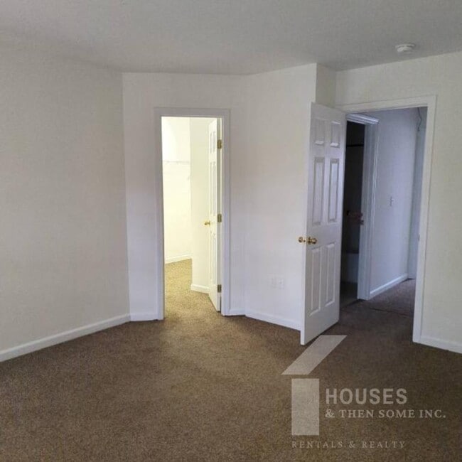 Building Photo - 304 Canewood Pl