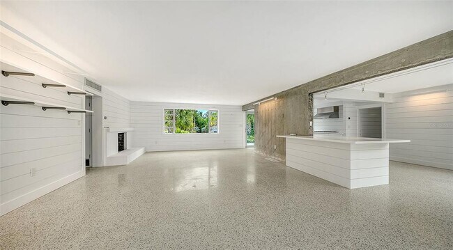 Building Photo - 7665 Sanderling Rd