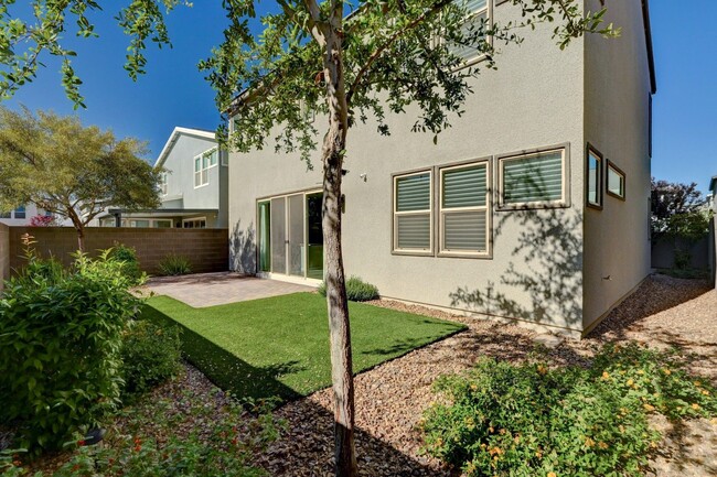 Building Photo - STUNNING 2 Story, 3 Bedroom Home in INSPIR...