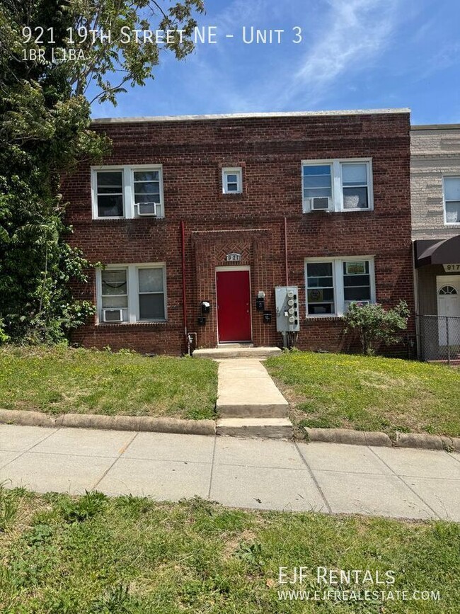 Primary Photo - 921 19th St NE