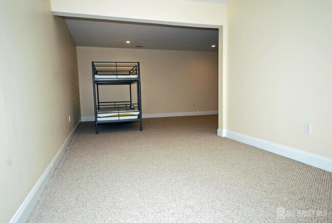 Building Photo - 32 Cinder Rd