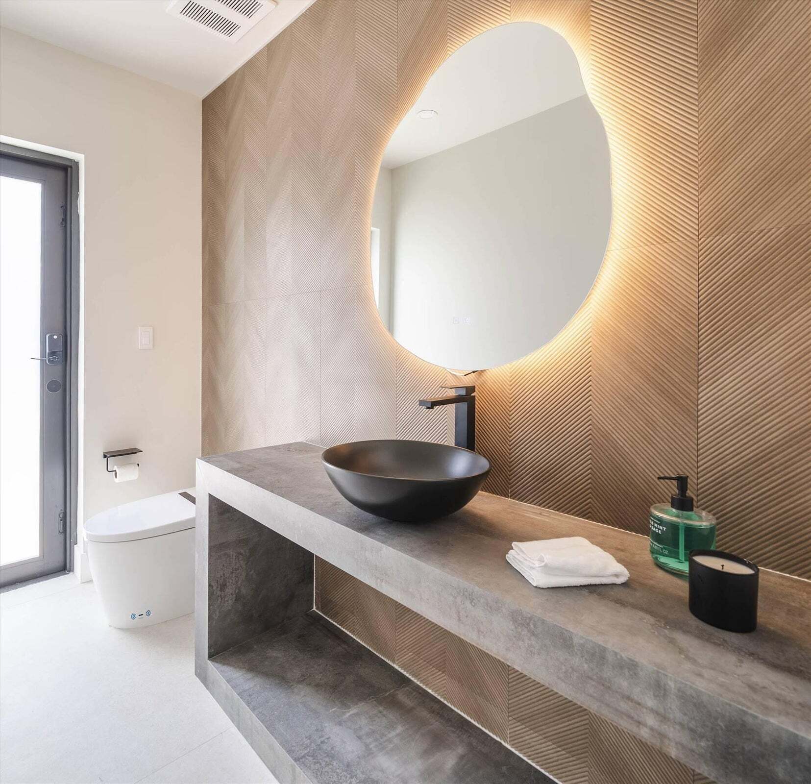 Building Photo - 7610 Bayside Ln