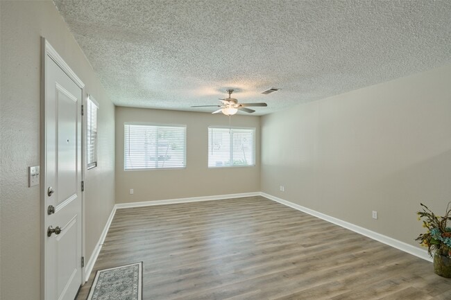 Building Photo - 20 Harbour Row Dr