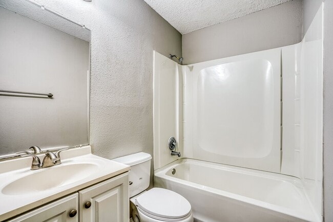 Building Photo - 6395 Crossway Dr