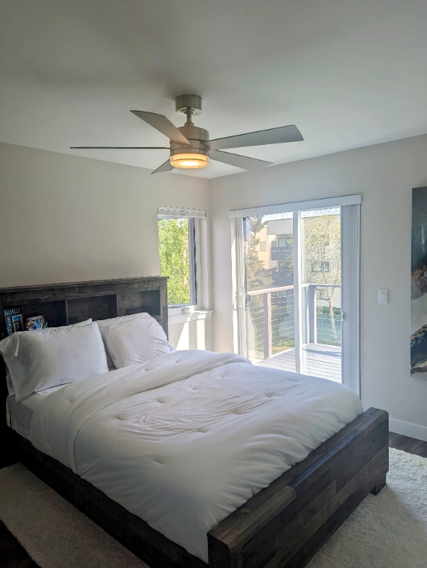 Building Photo - 957 W 12th Ave