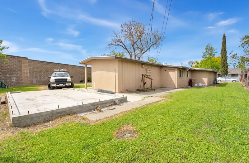 Building Photo - 3600 27th Ave