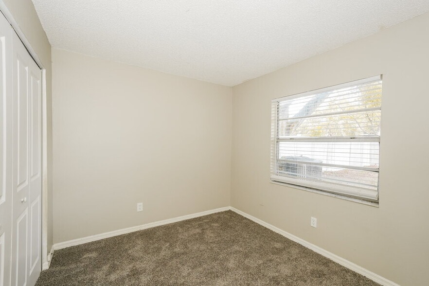 Building Photo - 1670 Palm Leaf Dr