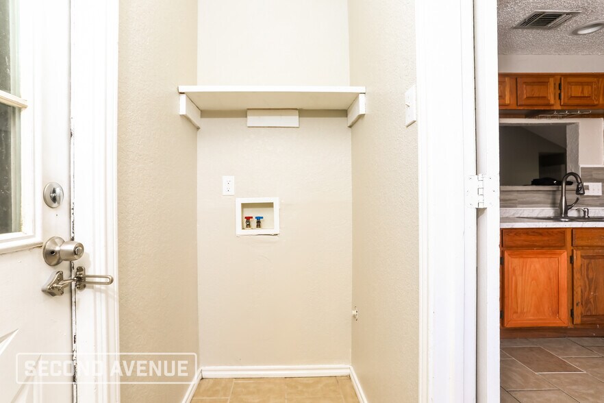 Building Photo - 7002 Hawaii Ln