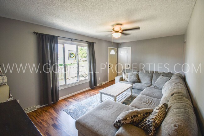 Building Photo - 2 Bedroom 2 Bath Home in Des Moines