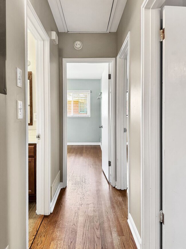 Building Photo - 3 bedroom 2 bath home in a great area filled with tons of extras you will LOVE!