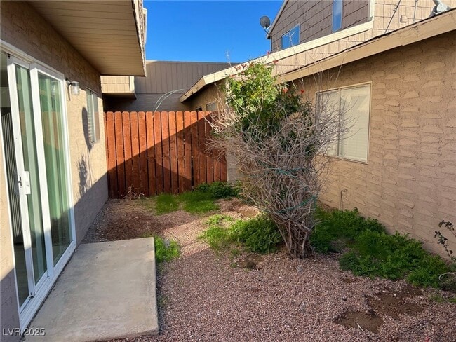 Building Photo - 5237 Garden Ln