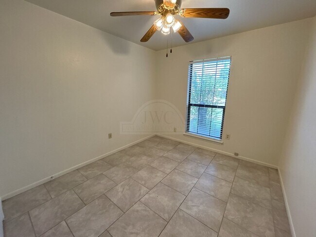 Building Photo - 3820 Water Oak Dr