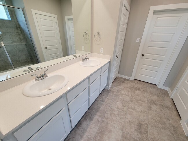 Building Photo - 2905 Terrace Grove Dr