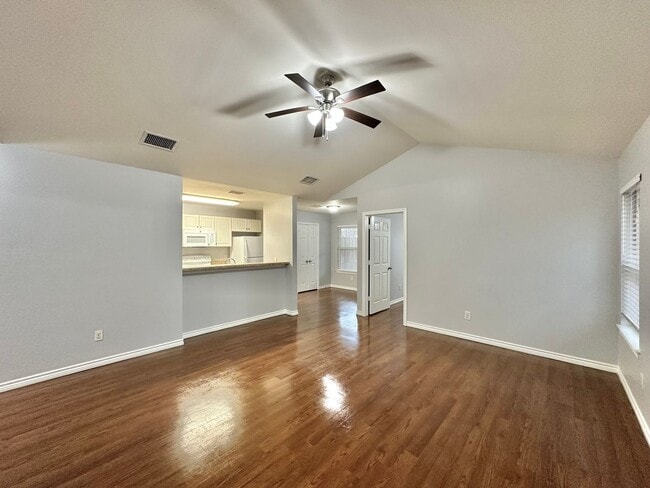 Building Photo - 3 Bedroom 2 Bath Duplex at Mansion Creek in Tyler! 1/2 off first full months rent