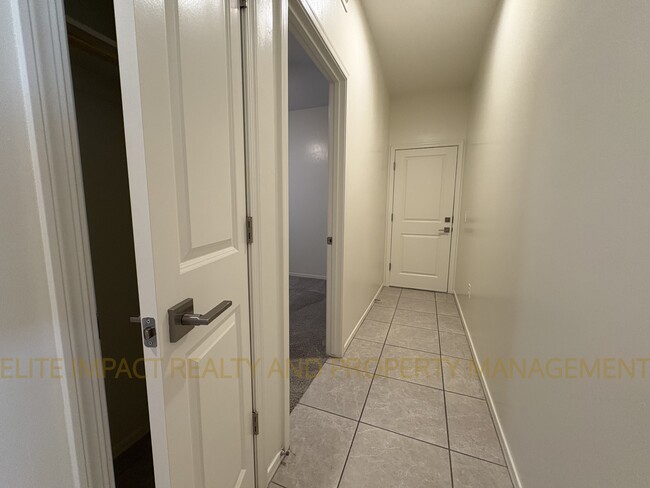Building Photo - 7046 E Calle Arco Iris