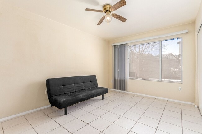 Building Photo - First Floor Condo 2-Bedrooms 2-Bathrooms!