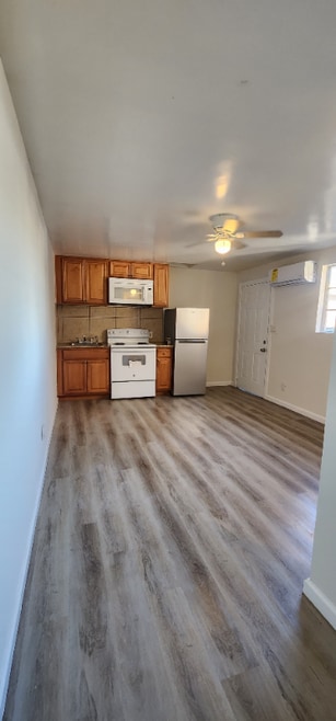 Building Photo - 3873 Superba St