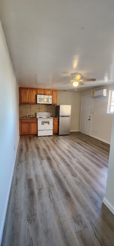 Building Photo - 3873 Superba St