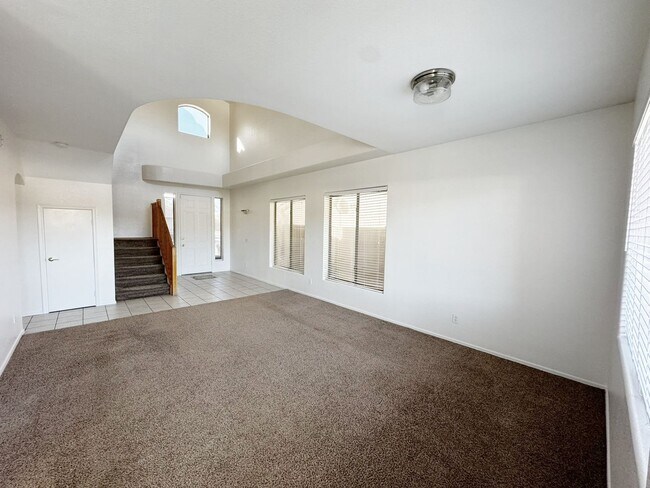 Building Photo - ABSOLUTELY STUNNING 4BR 2.5BA, OVER 2100SQFT, COMMUNITY POOL, CHANDLER