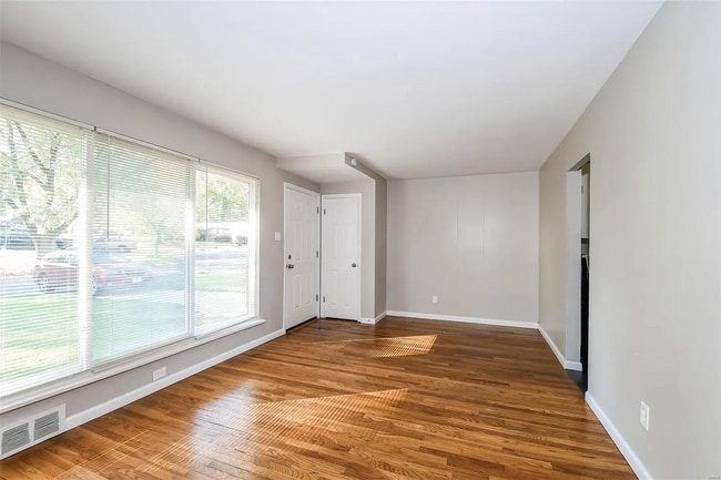 Building Photo - 745 Northmoor Dr