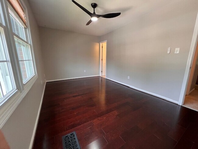 Building Photo - 8501 Westover Ct