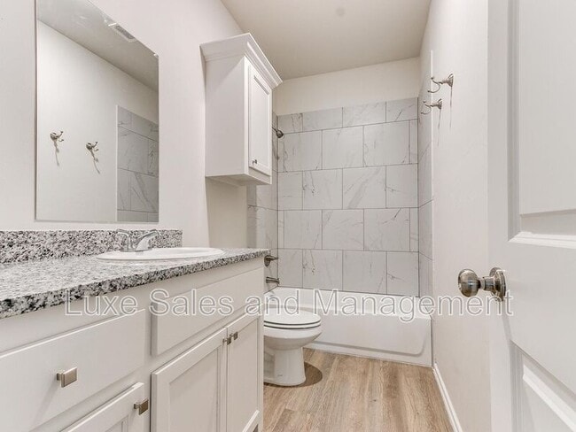 Building Photo - 3703 N Divis Ave