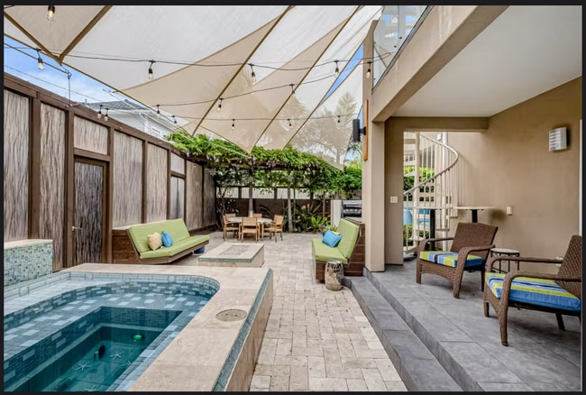 Building Photo - Beautiful Furnished Home 2 Blocks from the...