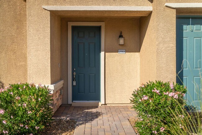 Building Photo - Modern Henderson Townhome with Loft & Resort-Style Amenities