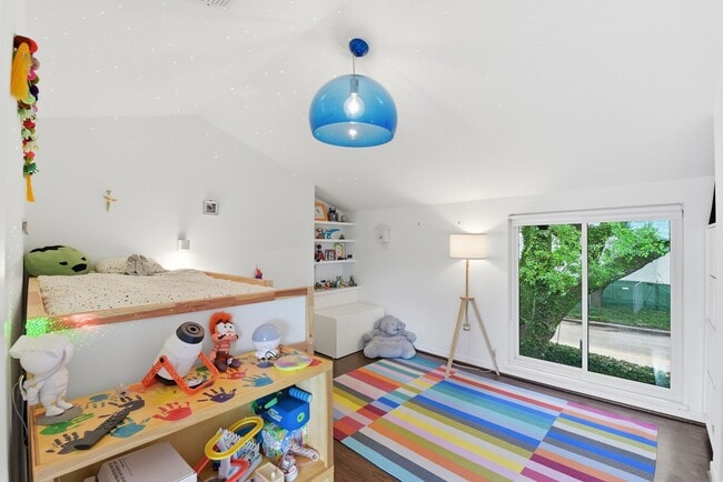 Building Photo - 4603 Ivanhoe St