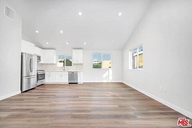 Building Photo - Saticoy Villas