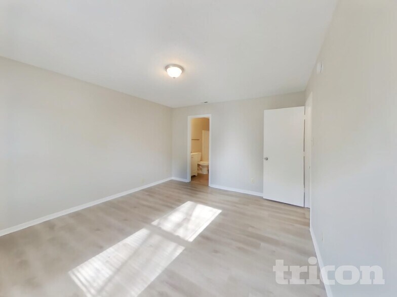 Building Photo - 683 Florence Dr