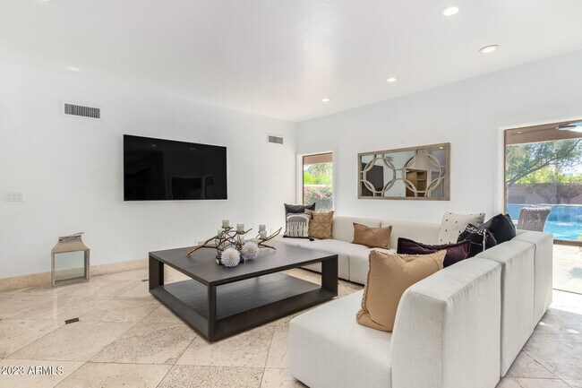 Building Photo - 4450 E Camelback Rd