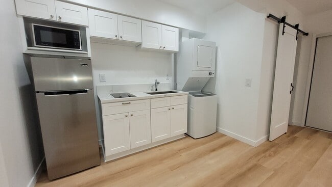 Building Photo - Studio Renovated 2025