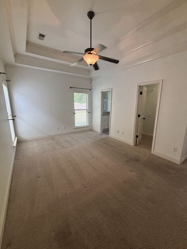 Building Photo - 3 Bed 2 Bath Home In Westover With A 2 Car Garage