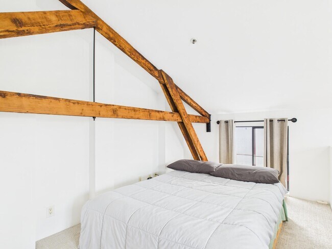 Building Photo - 3116 Adeline St