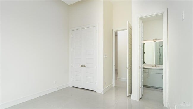 Building Photo - 19 Villa Centenario Dr