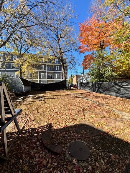 Large Backyard - 405 N Salisbury St
