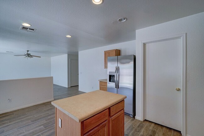 Building Photo - AVAILABLE NOW!!! Oversized Bedrooms in Johnson Ranch