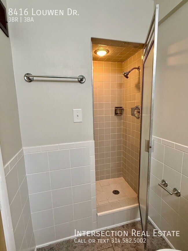Building Photo - 8416 Louwen Dr