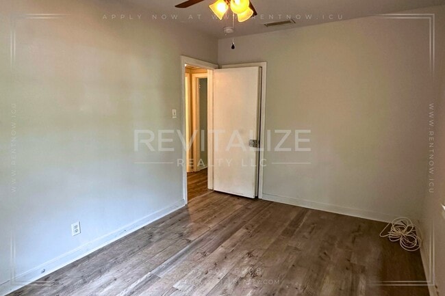 Building Photo - 2 Bed 1 Bath Home Close to Interstate Access!