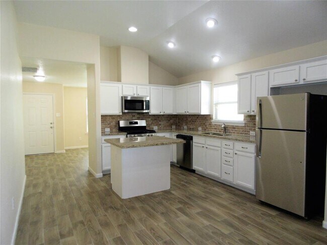 Building Photo - 2115 Summit Meadow Dr