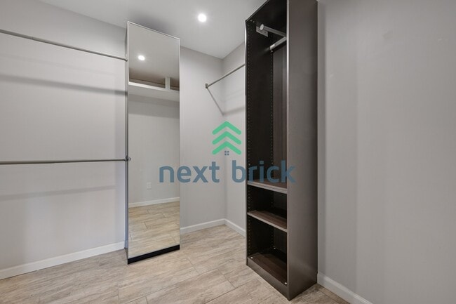 Building Photo - Move-In Ready 4 Bedroom Home in Prime Bellevue Location