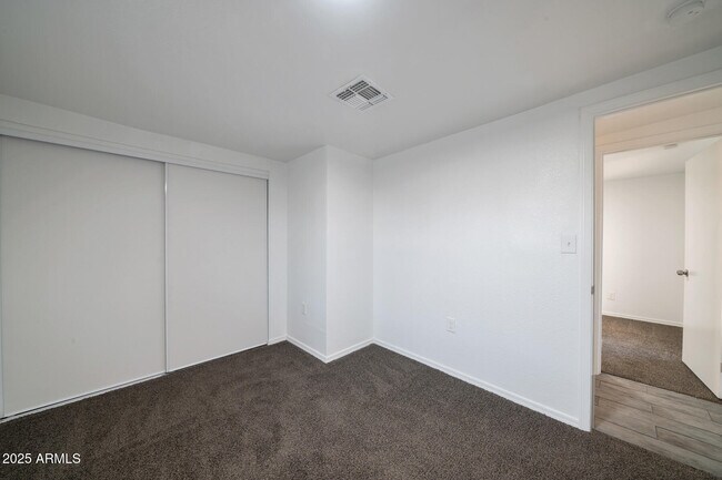 Building Photo - 1108 S 33rd Ave