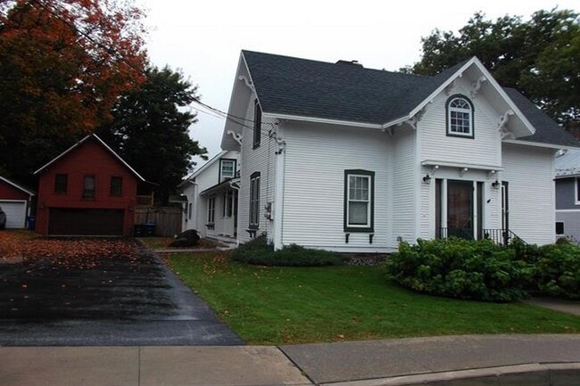 Primary Photo - 52 Ferris St